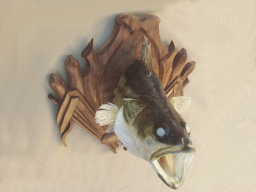 Vyřezávaná podložka pod rybu