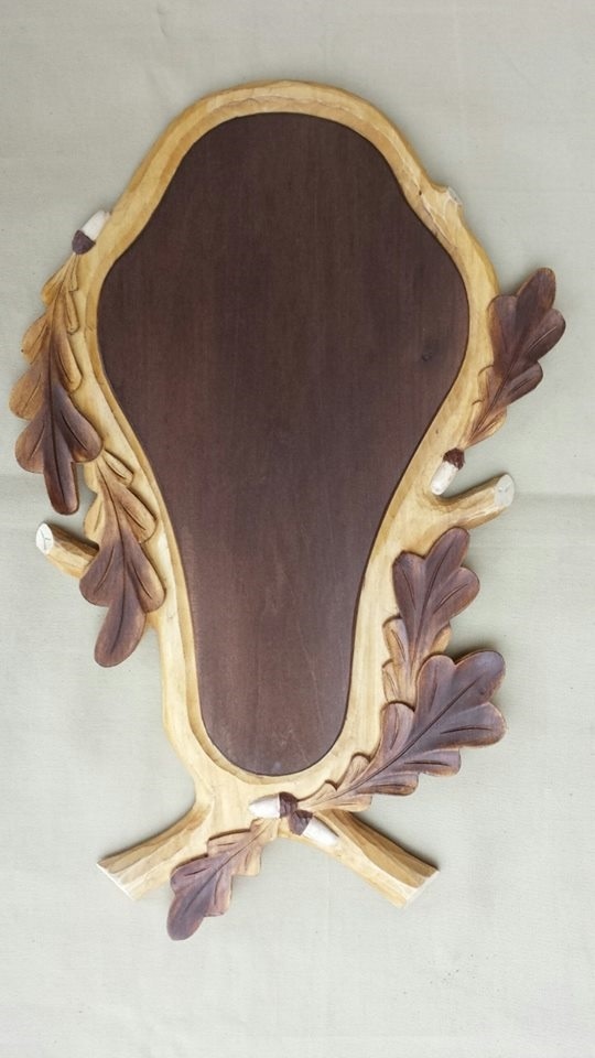 Geschnitzter Trophäenschild für Damhirsch oder Sikahirsch 307