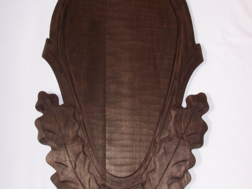 Geschnitzte Trophäenschilder für Hirsch