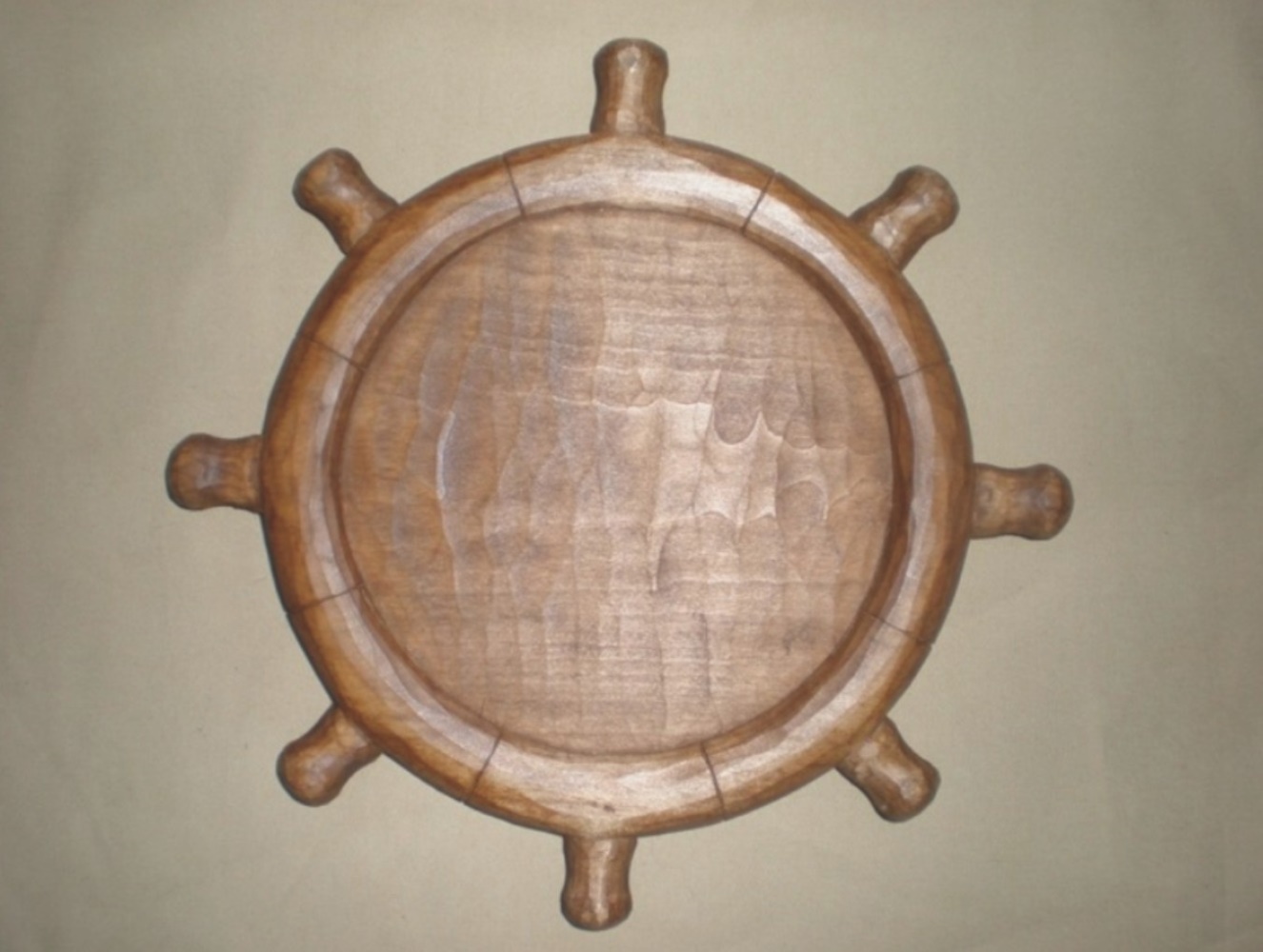 Handgeschnitzter Trophaenschild 