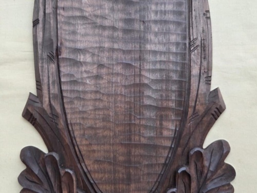 Jelen vyřezávaná podložka 208